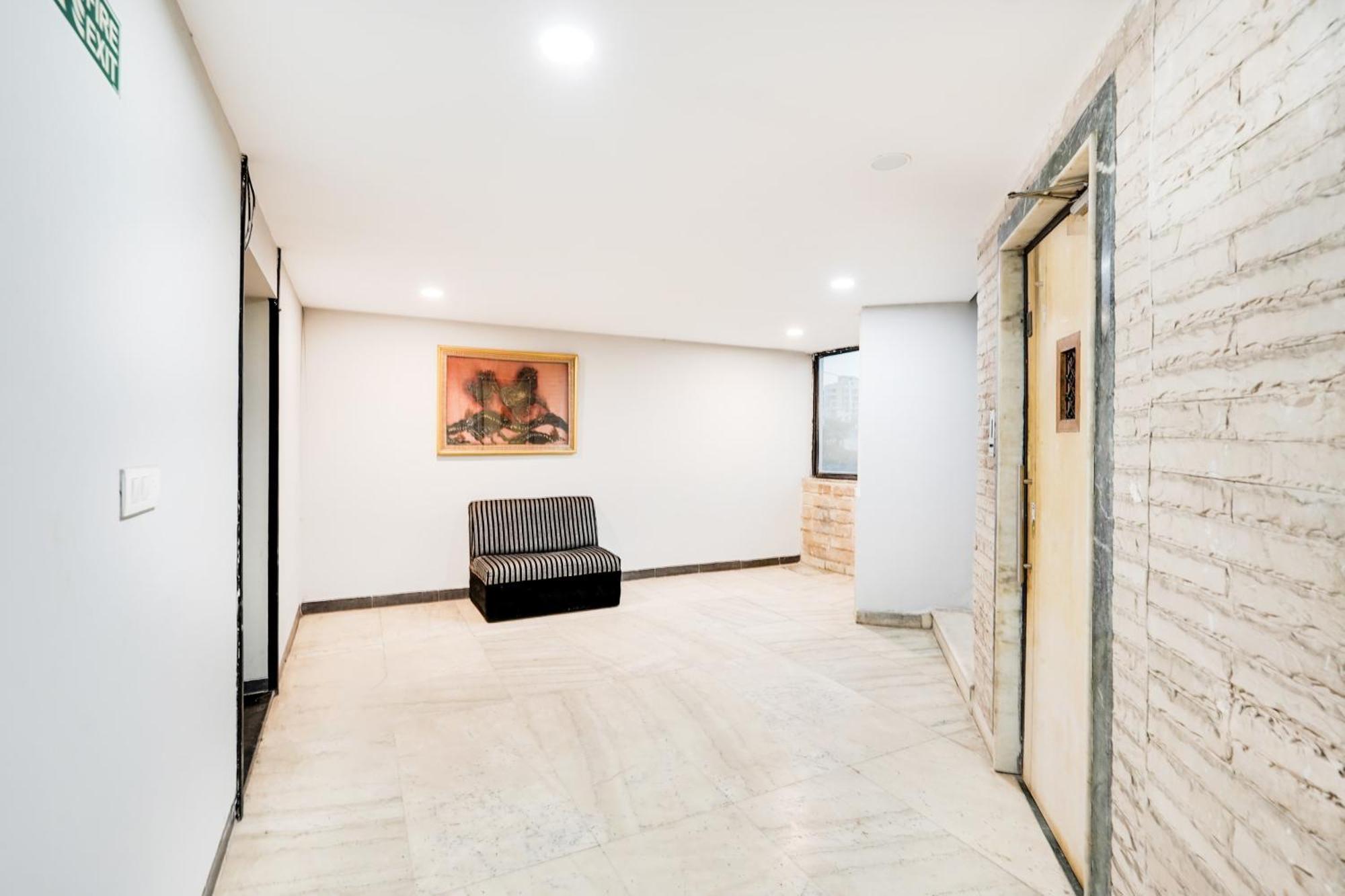 Hotel Palette Country Club Surat Exterior foto