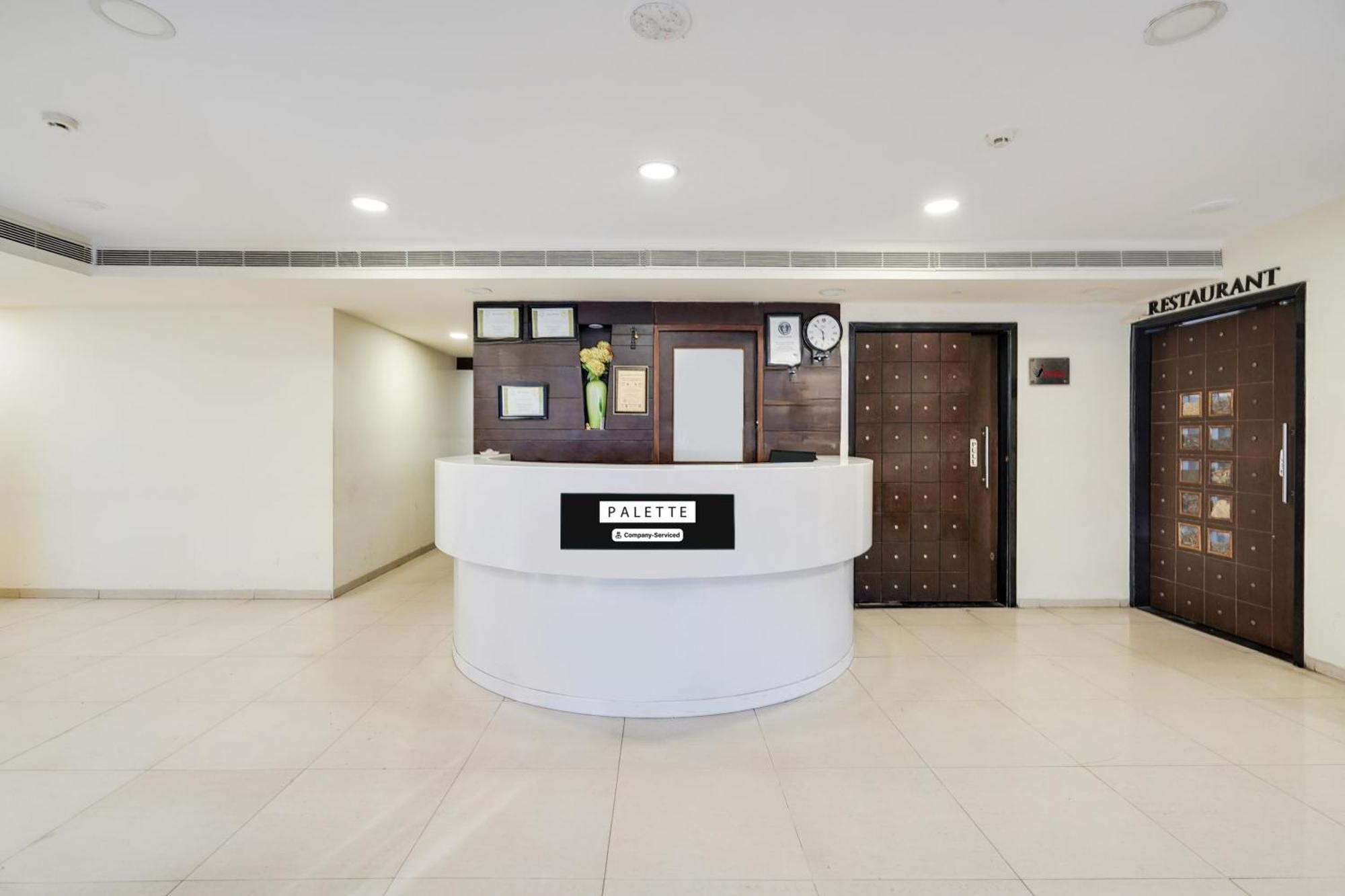Hotel Palette Country Club Surat Exterior foto