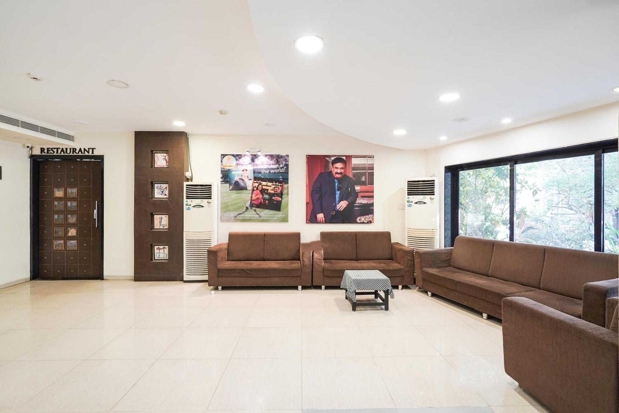 Hotel Palette Country Club Surat Exterior foto