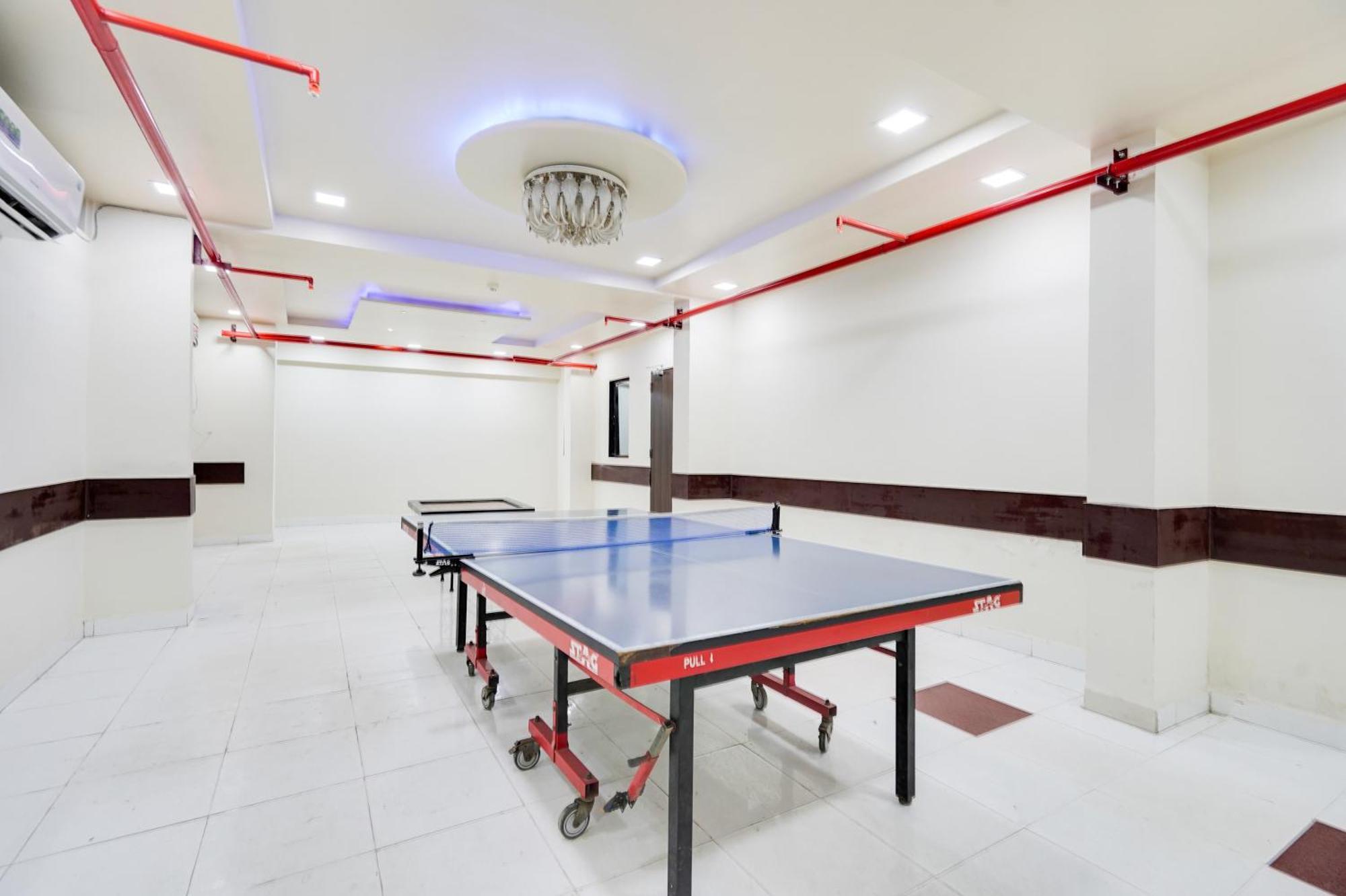 Hotel Palette Country Club Surat Exterior foto