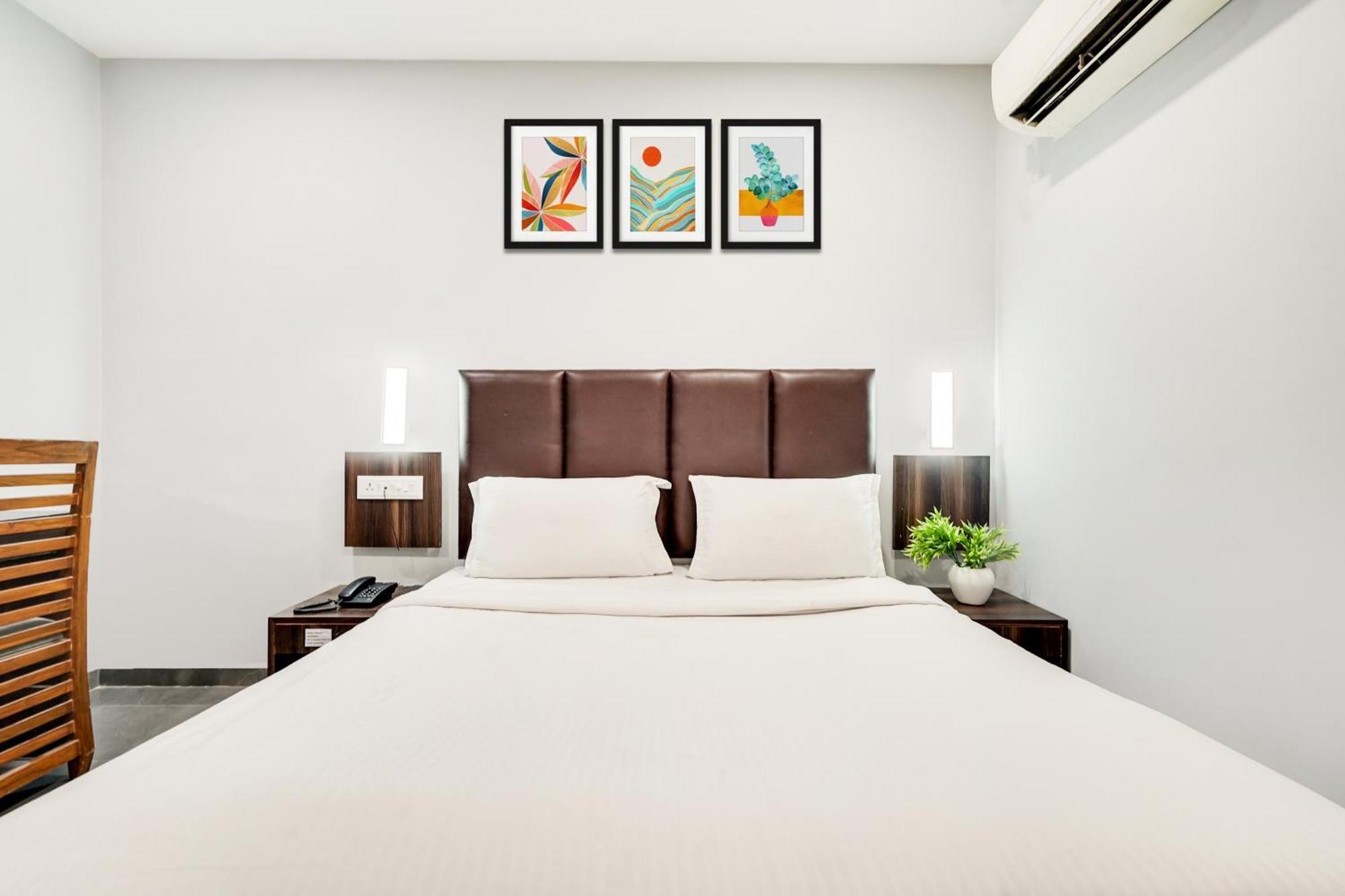 Hotel Palette Country Club Surat Exterior foto