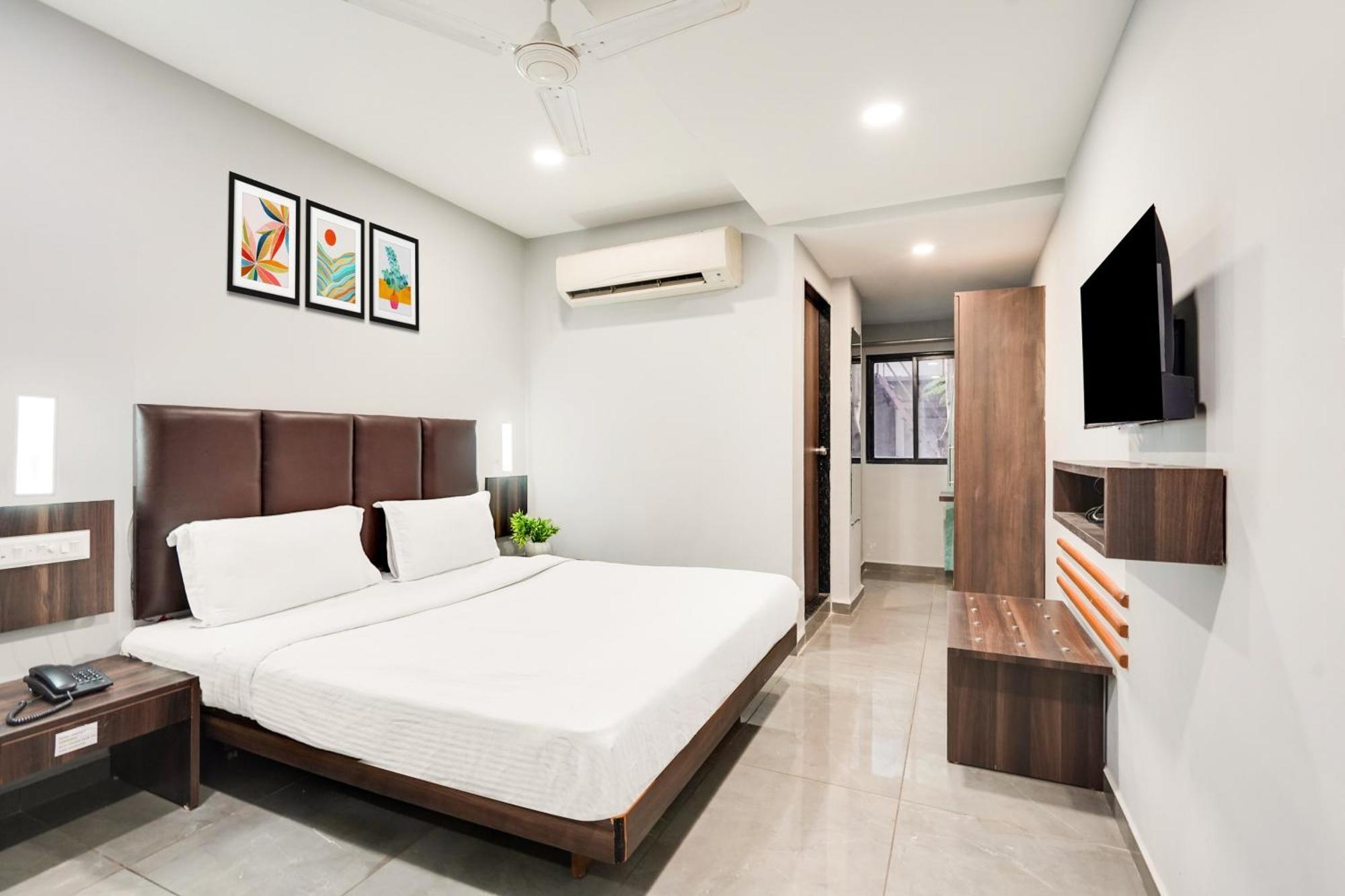 Hotel Palette Country Club Surat Exterior foto